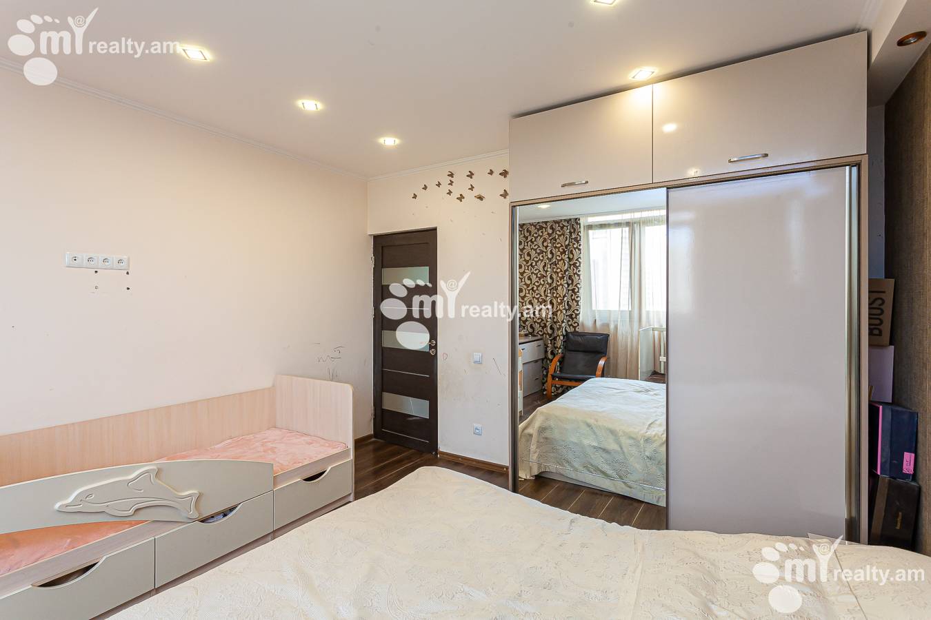 Купить 3 комнатную квартиру Е. Кочар ул, Центр Ереван, 143711