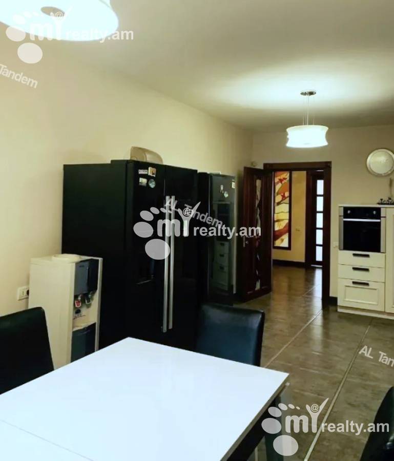 Купить 5 комнатную квартиру Чаренц ул, Центр Ереван, 142569