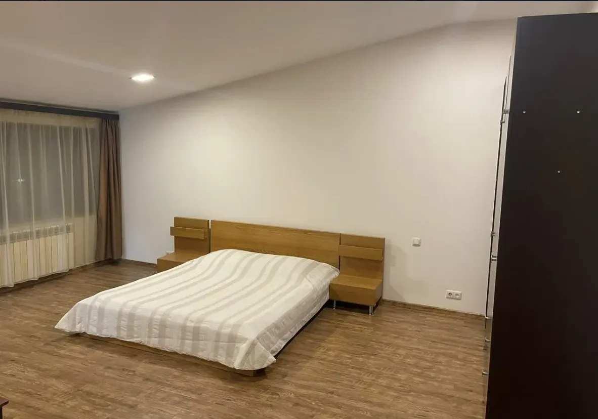 4 սենյականոց բնակարան  Տերյան փող, Կենտրոն Երևան, 160685