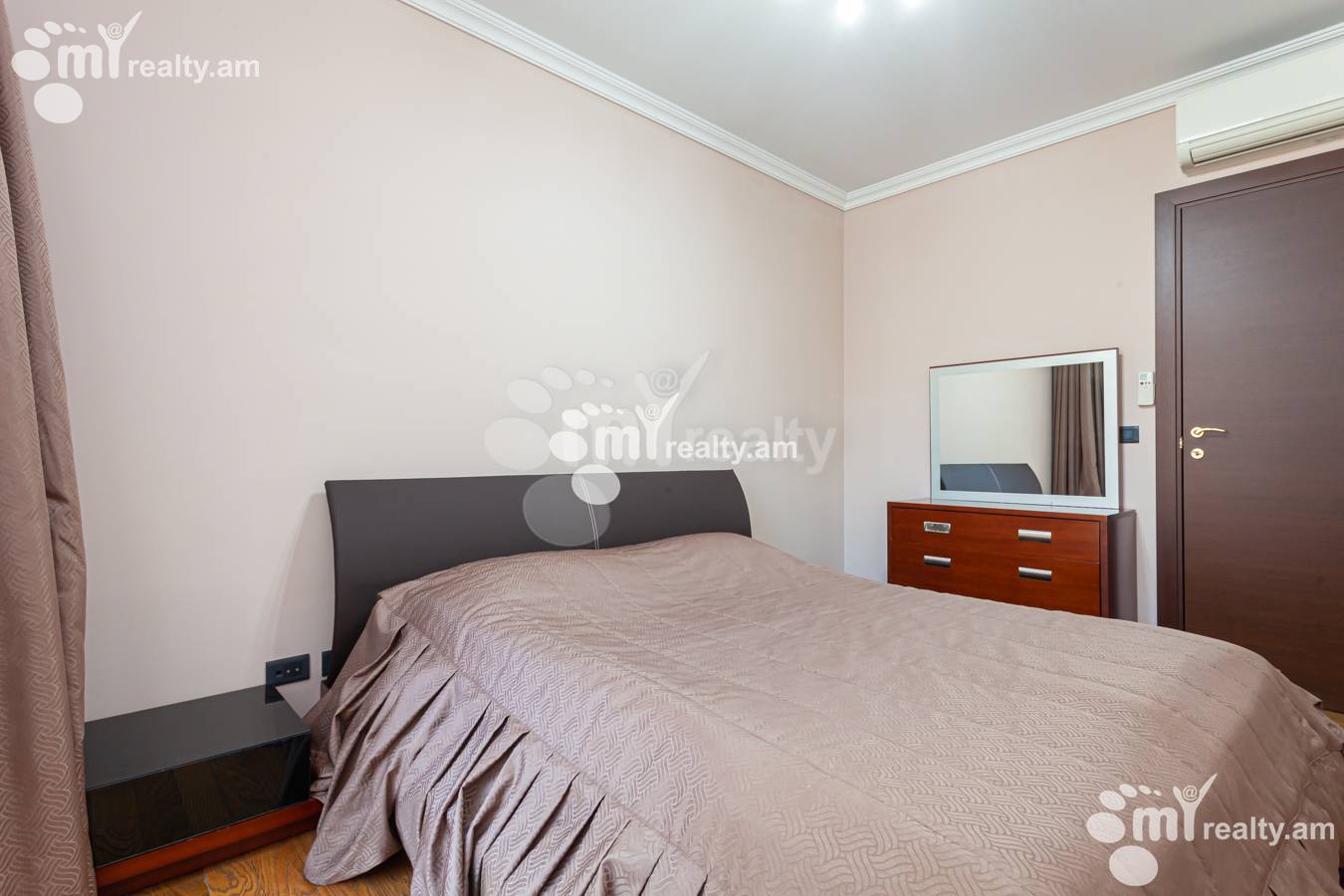 3 bedroom apartment for rent Vazgen Sargsyan St, Center Yerevan, 151912