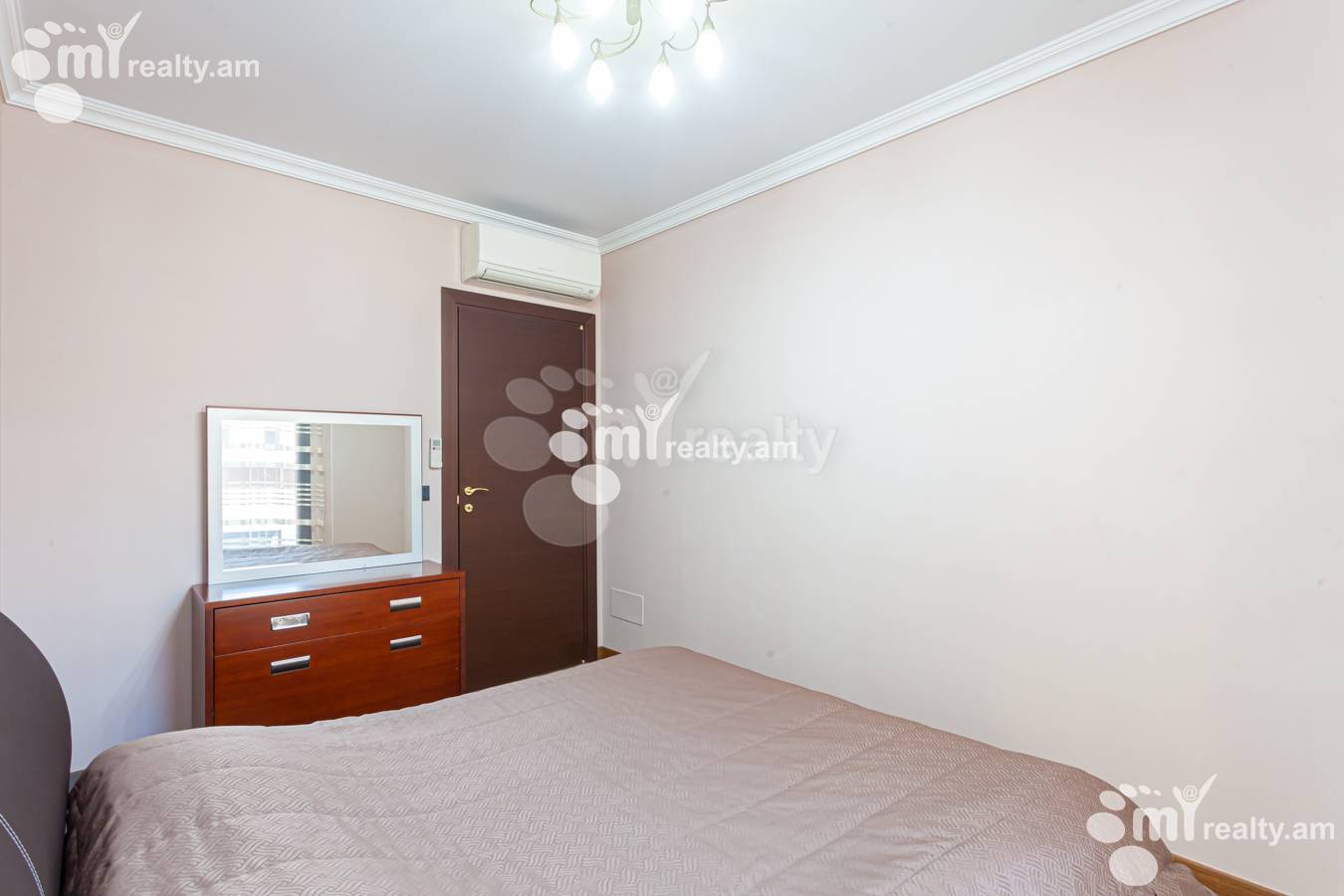 3 bedroom apartment for rent Vazgen Sargsyan St, Center Yerevan, 151912