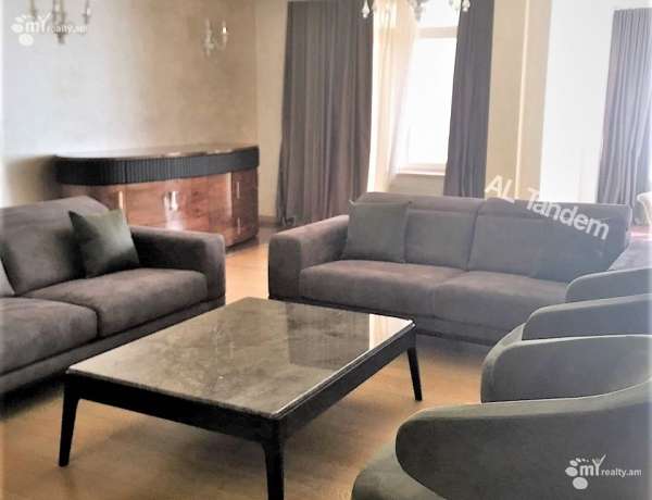 varcov-bnakaran-norakaruycum/4-senyakanoc/Northern+%28Hyusisayin%29++Ave/Center/Yerevan