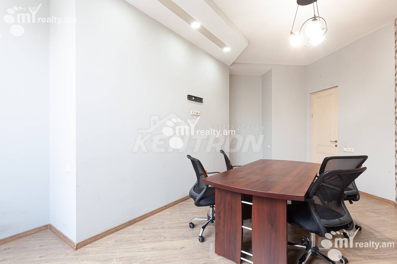 4 bedroom apartment for sale خیابان آنتارایین, مرکز شهر ایروان, 155469