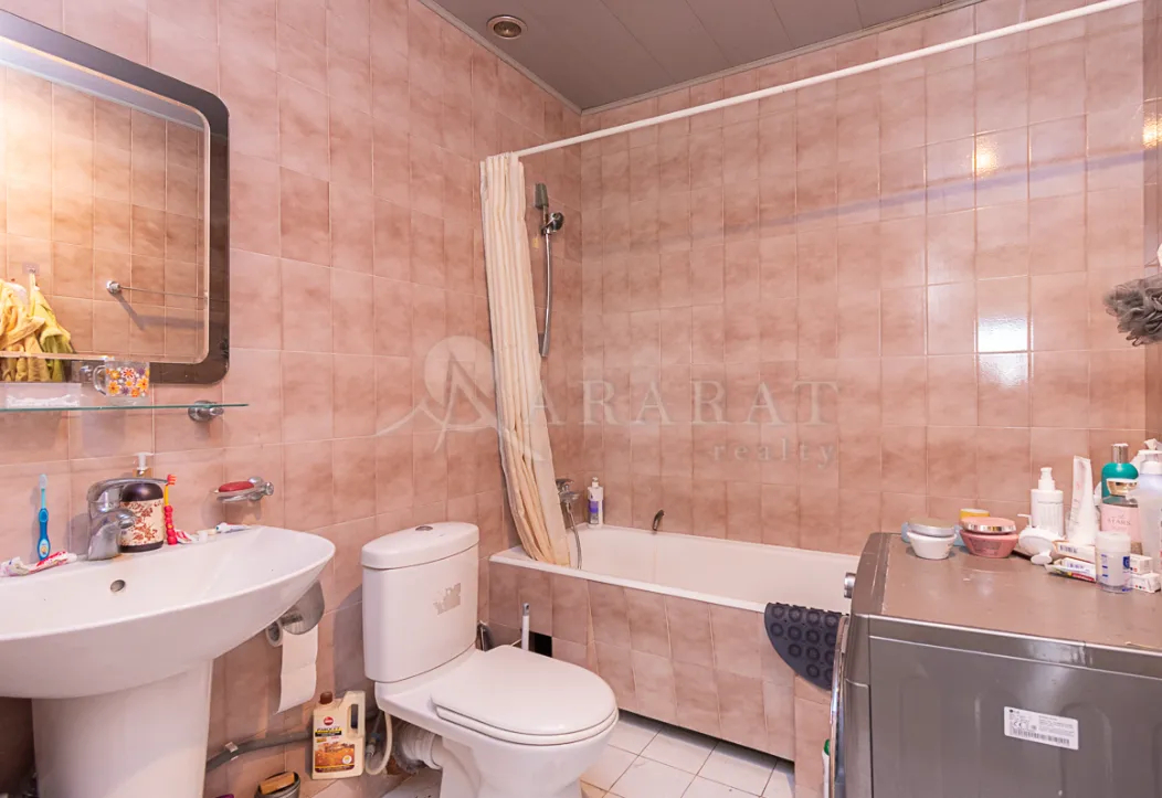 5 bedroom apartment for sale Zakyan St, Center Yerevan, 161876