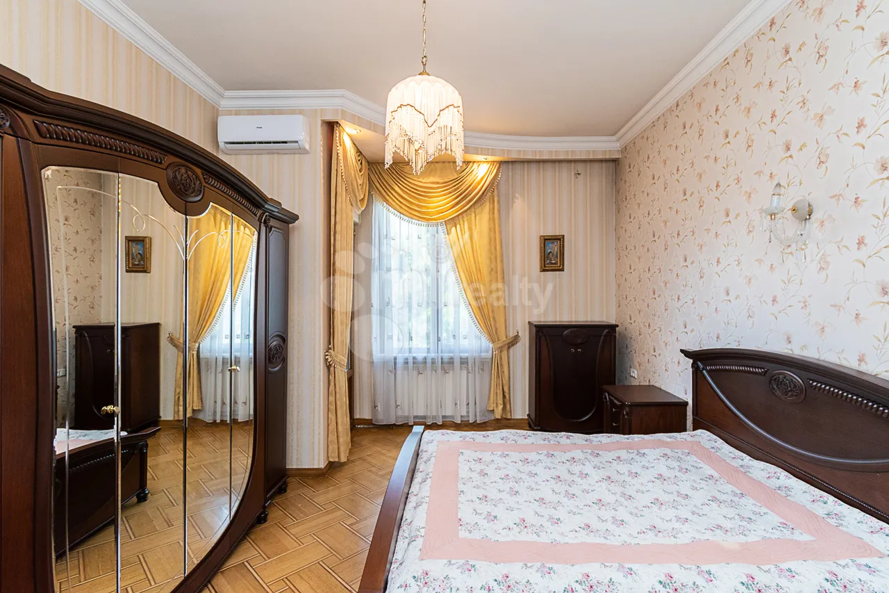 5 bedroom apartment for sale خیابان نعلبندیان, مرکز شهر ایروان, 160686