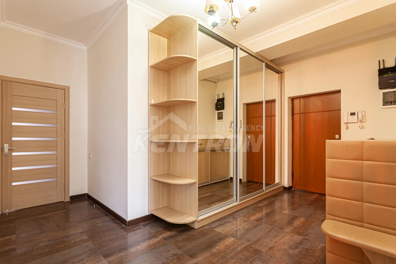 Купить 3 комнатную квартиру Арам ул, Центр Ереван, 157330