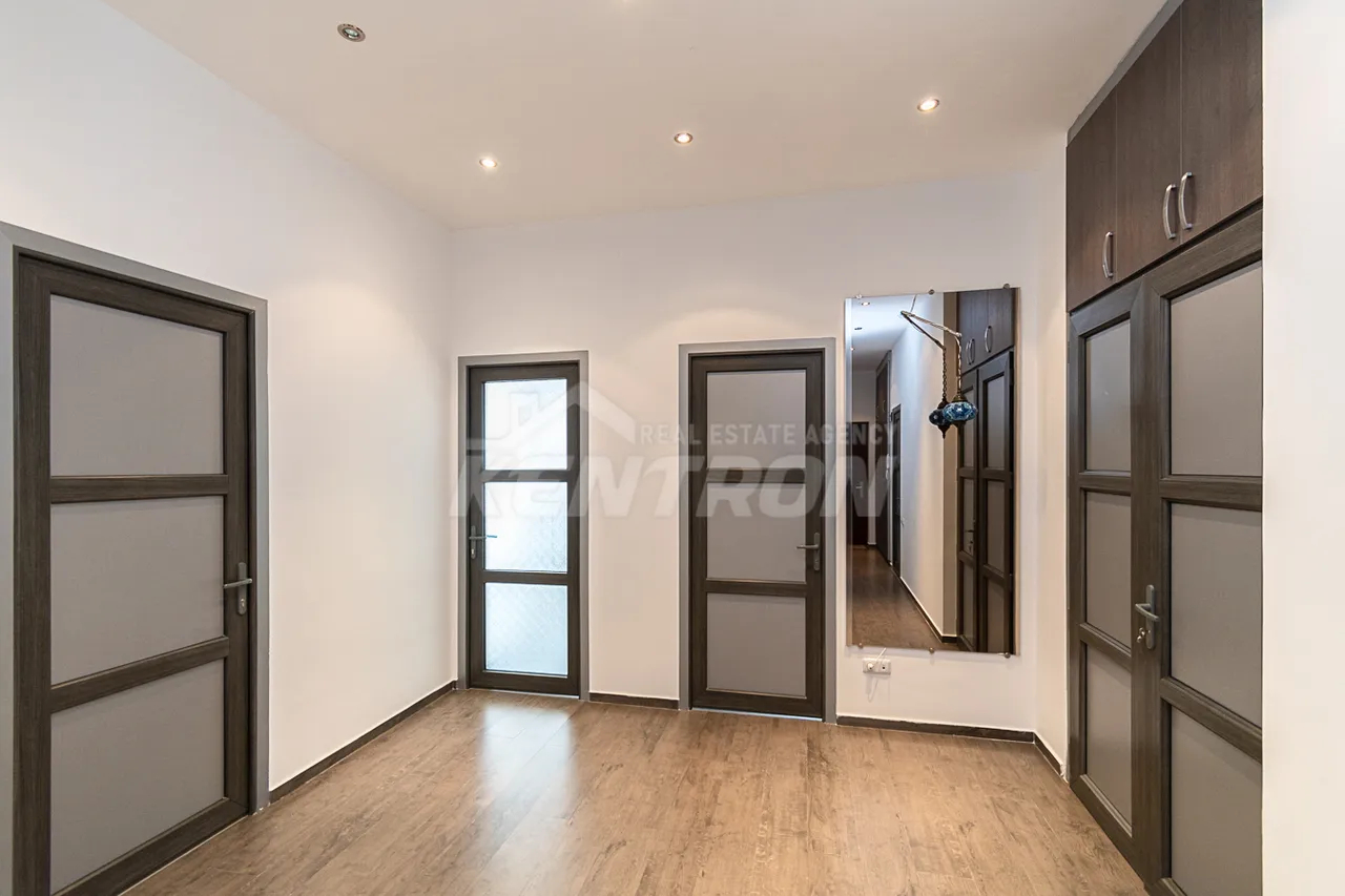 Снять 4 комнатную квартиру Арам ул, Центр Ереван, 159127