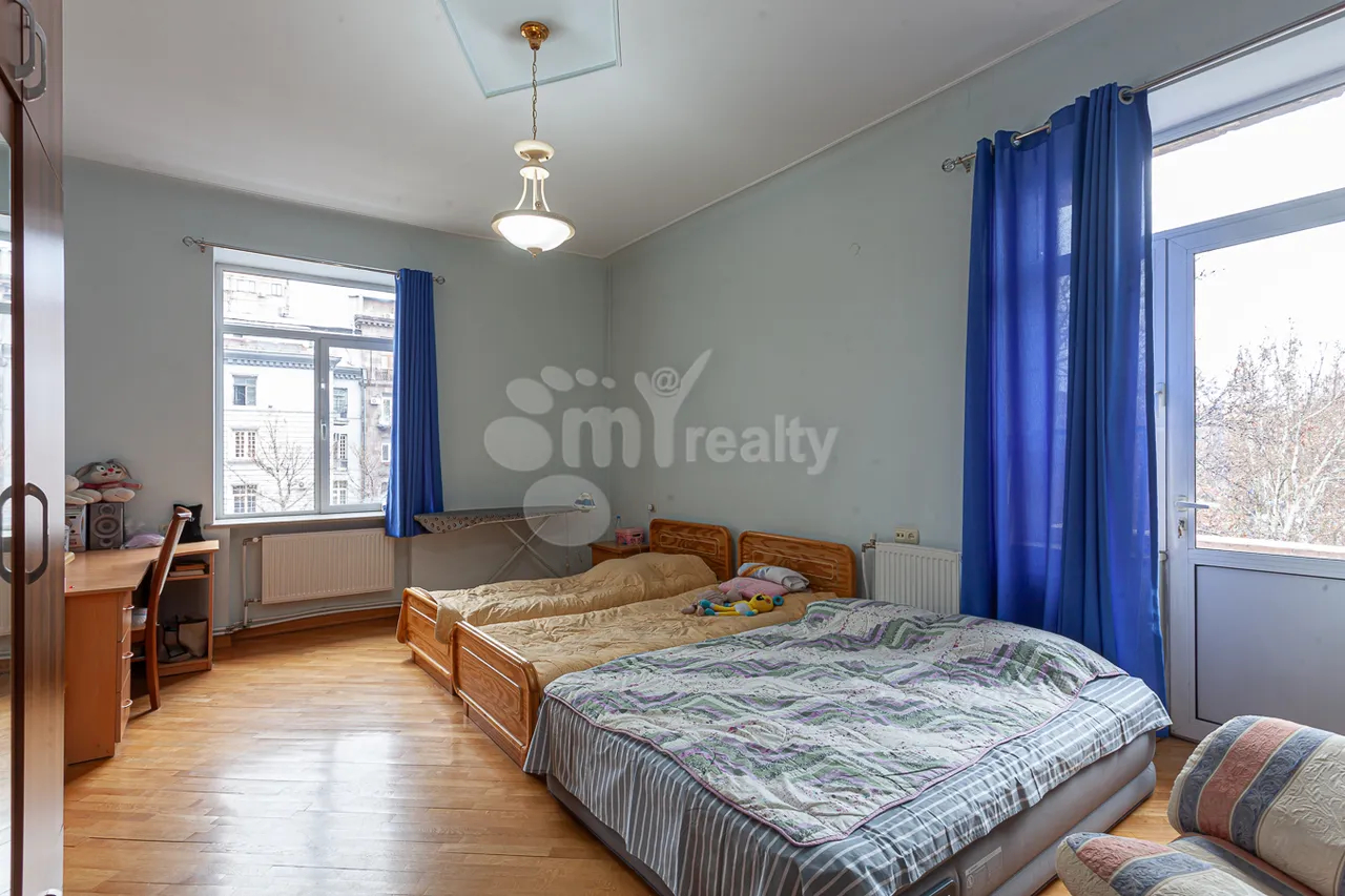 3 bedroom apartment for sale Mashtots Ave, Center Yerevan, 159983
