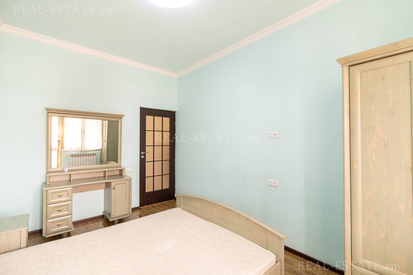 3 սենյականոց բնակարան  Ծիծեռնակաբերդի խճուղի, Կենտրոն Երևան, 124551