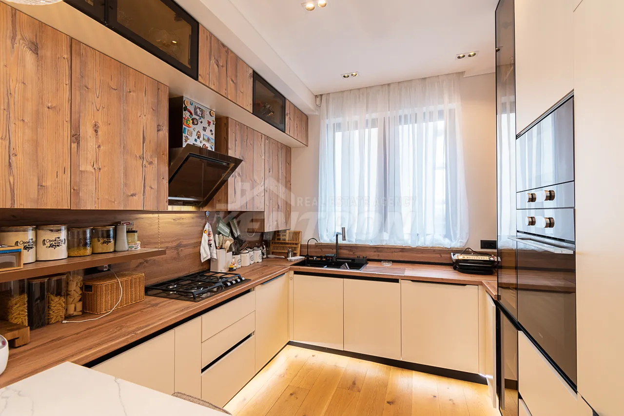 3 bedroom apartment for sale M.Khorenatsi St, Center Yerevan, 161800