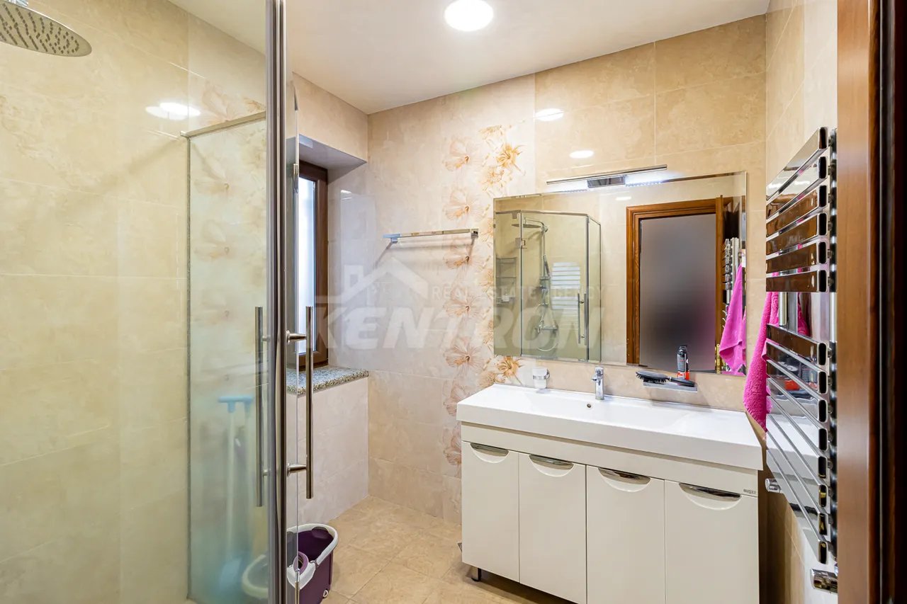 House for sale G 1 dis., Adjapnyak Yerevan, 159066