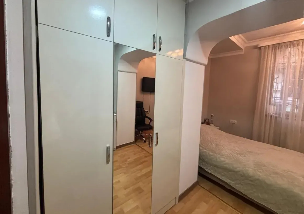 5 bedroom apartment for sale خیابان وراساکان, عربگیر ایروان, 161980