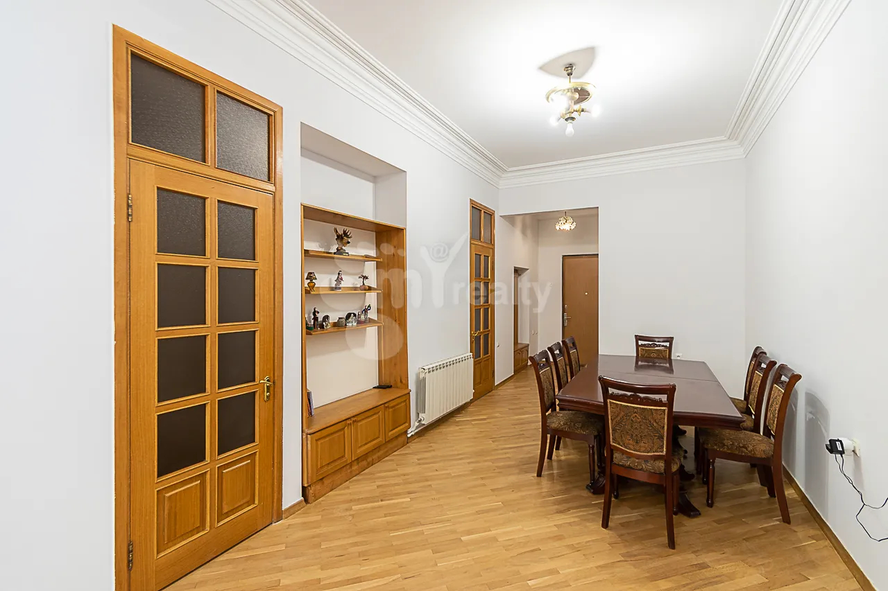 3 bedroom apartment for rent Moskovyan St, Center Yerevan, 161727