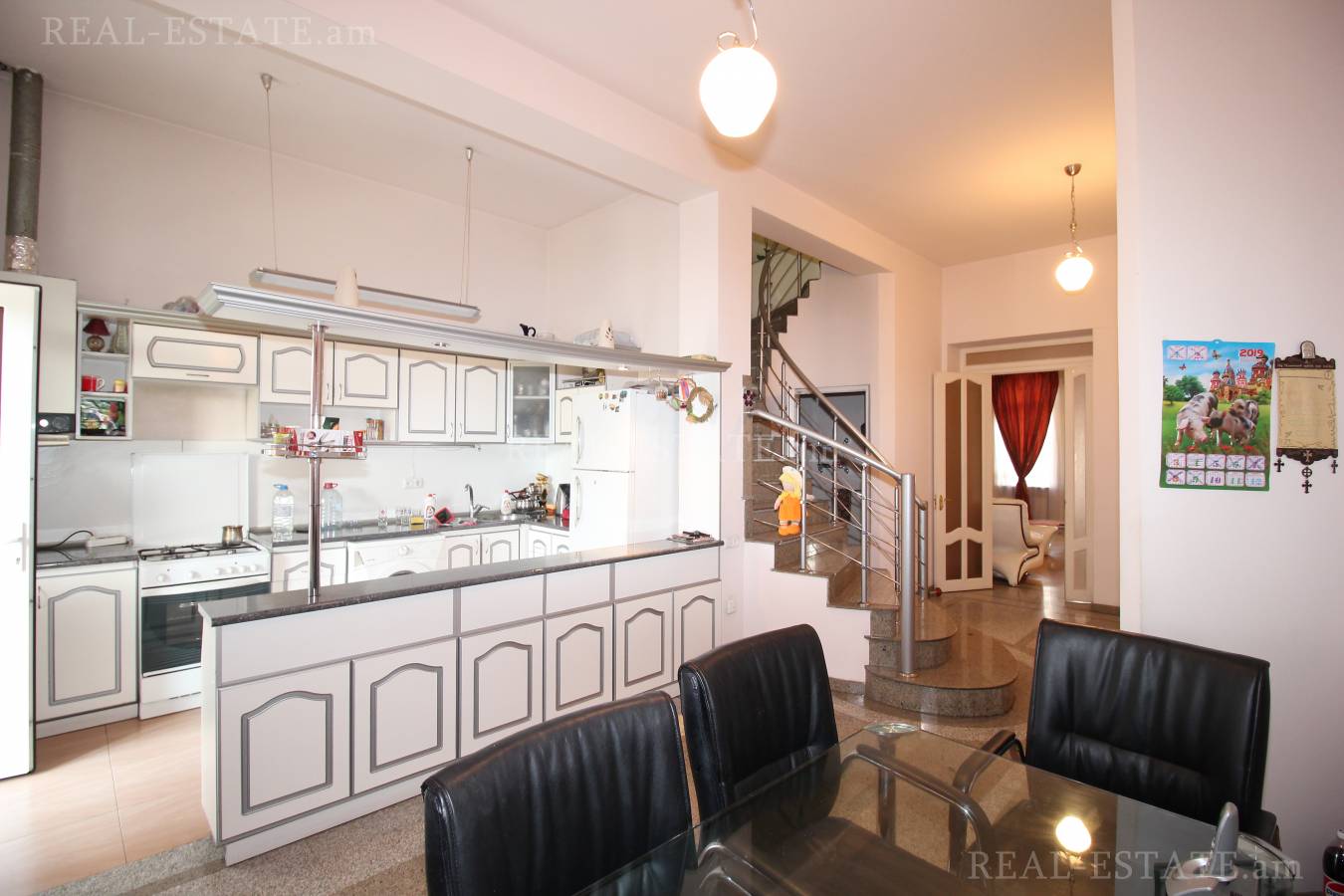 4 սենյականոց բնակարան  Պարոնյան փող, Կենտրոն Երևան, 86934