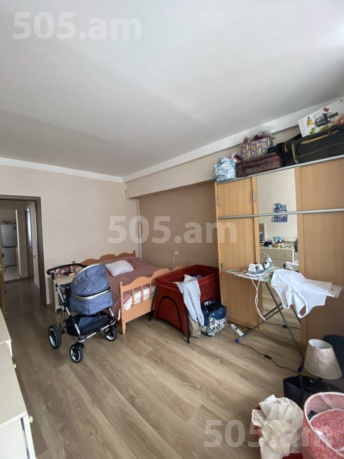 3 bedroom apartment for sale خیابان م. خورِناتسی, مرکز شهر ایروان, 98372