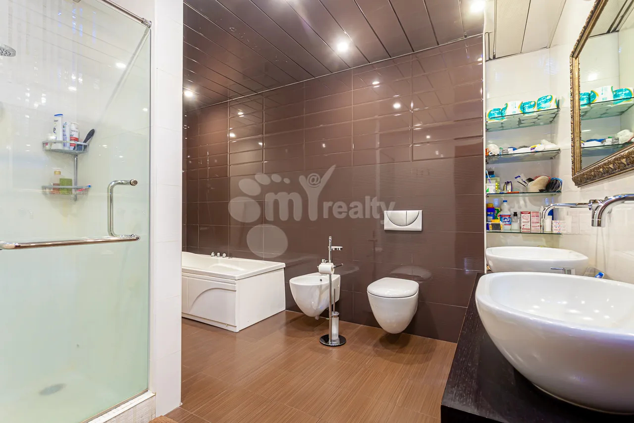 4 bedroom apartment for sale D. Demirchyan St, Center Yerevan, 161661