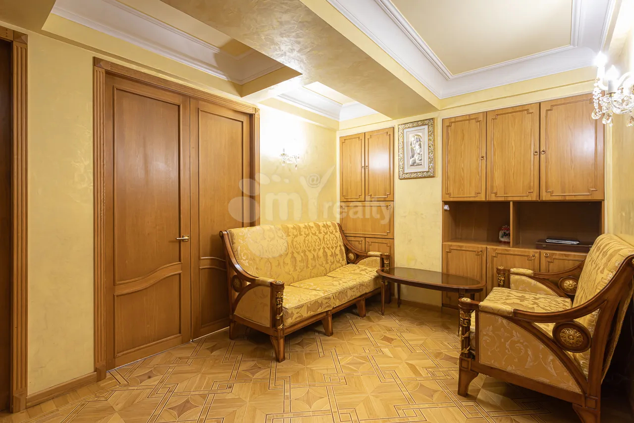 3 bedroom apartment for sale Hanrapetutyan St, Center Yerevan, 159749