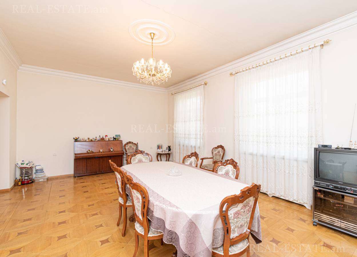 House for sale خیابان اِرزنکیان, عربگیر ایروان, 131697