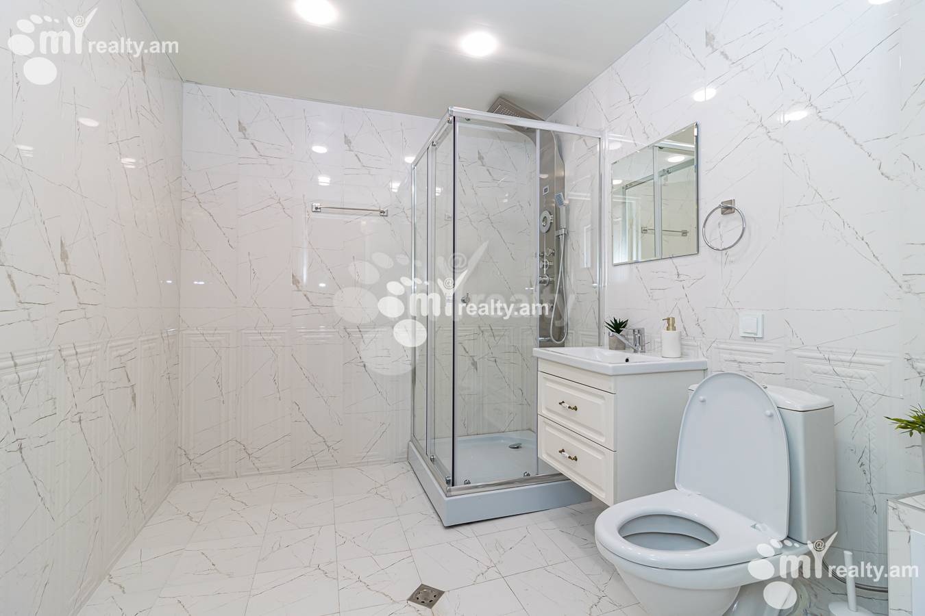 Купить 3 комнатную квартиру Московян ул, Центр Ереван, 146314