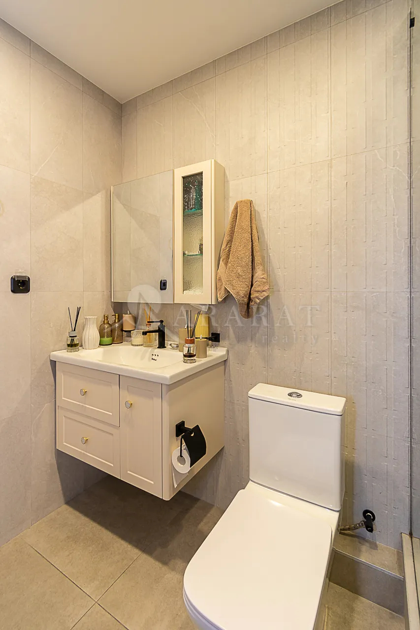 2 bedroom apartment for sale خیابان قازار پارپِتسی, مرکز شهر ایروان, 161874