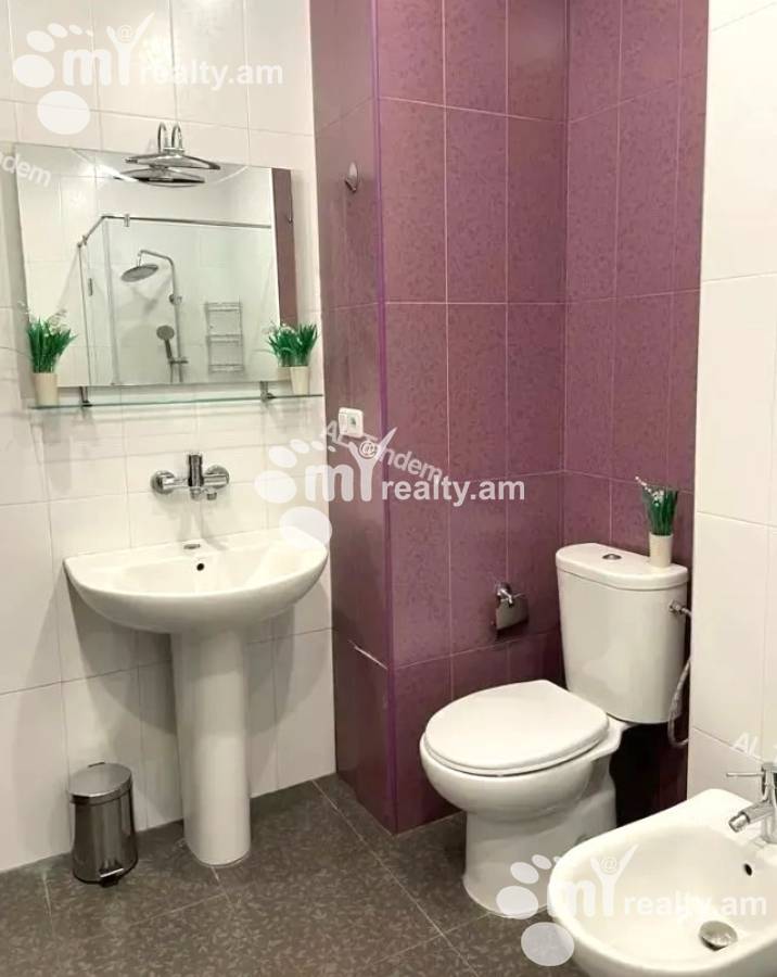 3 սենյականոց բնակարան  Ռոստոմի փող, Կենտրոն Երևան, 153794