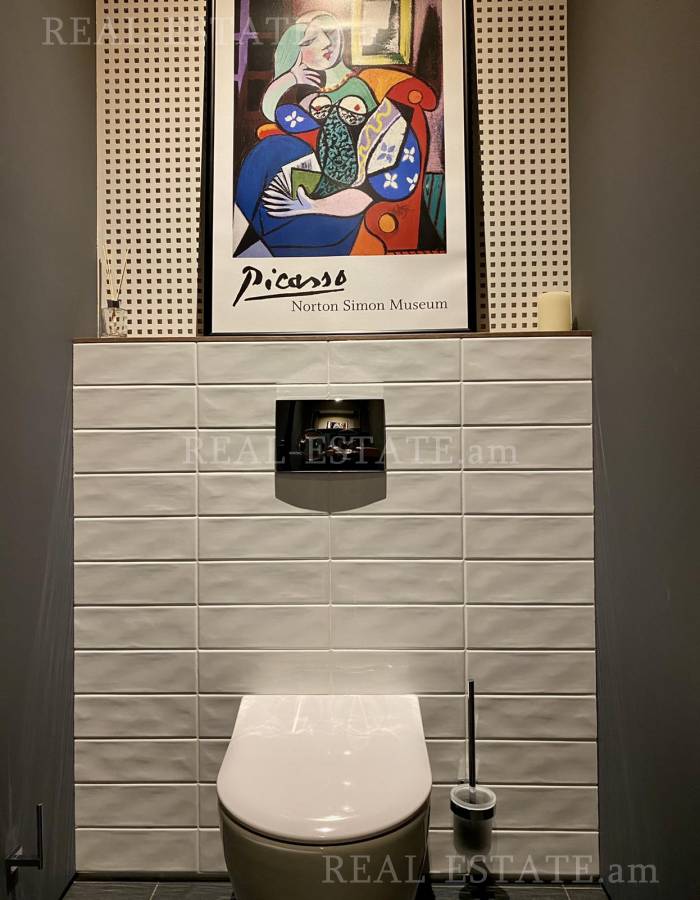 Купить 4 комнатную квартиру Антараин ул, Центр Ереван, 107579