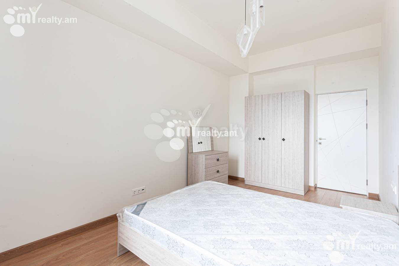 3 bedroom apartment for rent Rostom St, Center Yerevan, 155574
