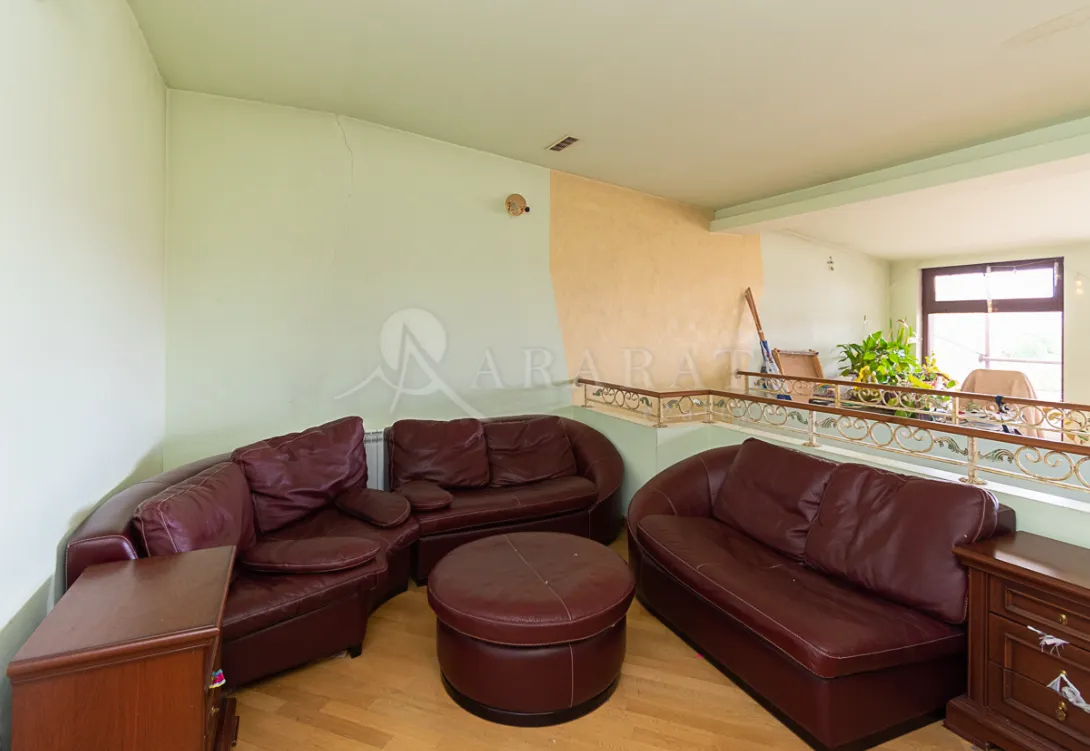 5 bedroom apartment for sale Zakyan St, Center Yerevan, 161876