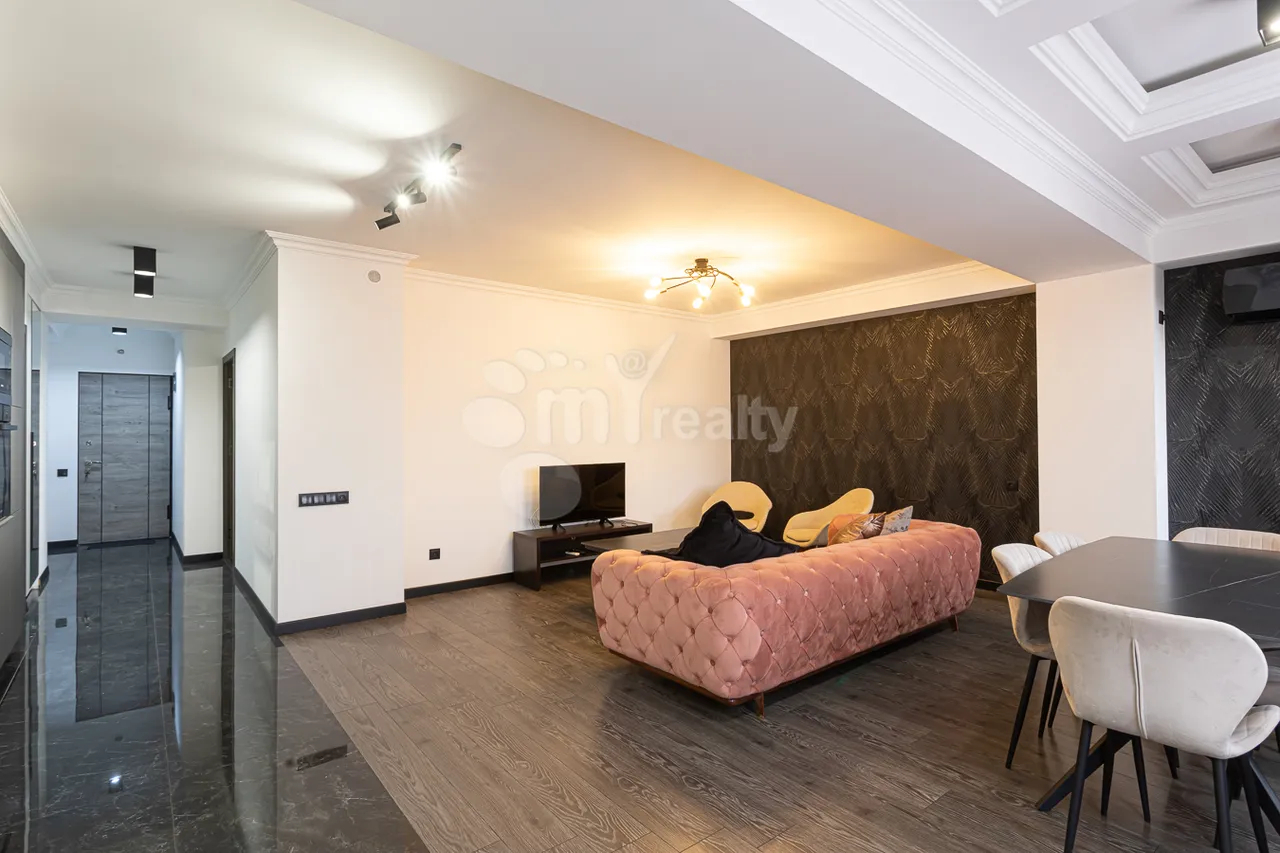 3 bedroom apartment for rent Saryan St, Center Yerevan, 159617