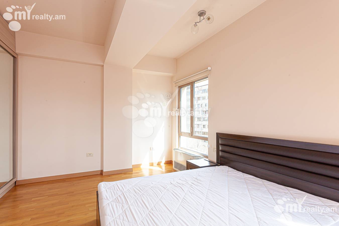 4 սենյականոց բնակարան  Լեոի փող, Կենտրոն Երևան, 153427