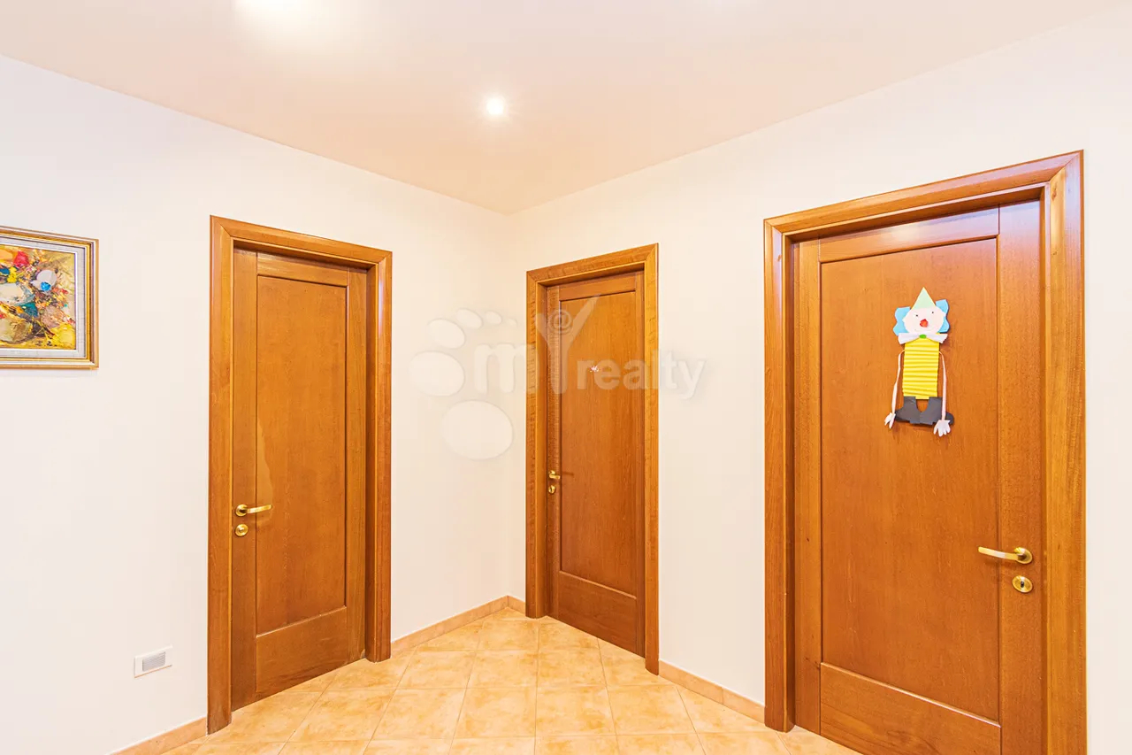 5 bedroom apartment for rent A.Manukyan St, Center Yerevan, 161632