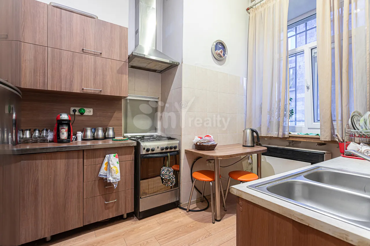 Купить 4 комнатную квартиру Туманян ул, Центр Ереван, 157656