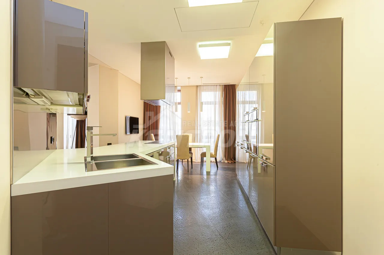 4 bedroom apartment for sale Northern(Hyusisayin)  Ave, Center Yerevan, 157215