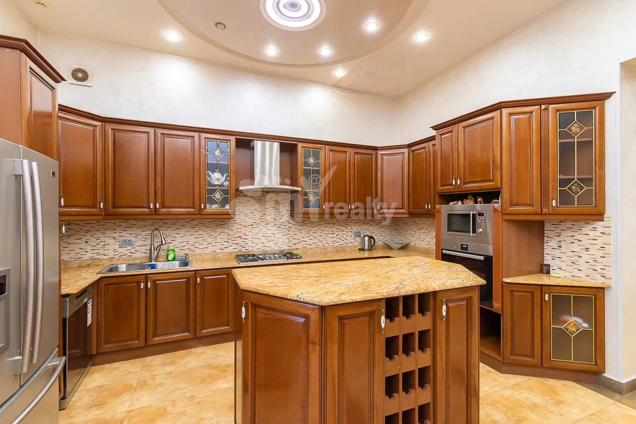 5 bedroom apartment for rent Nalbandyan St, Center Yerevan, 161916