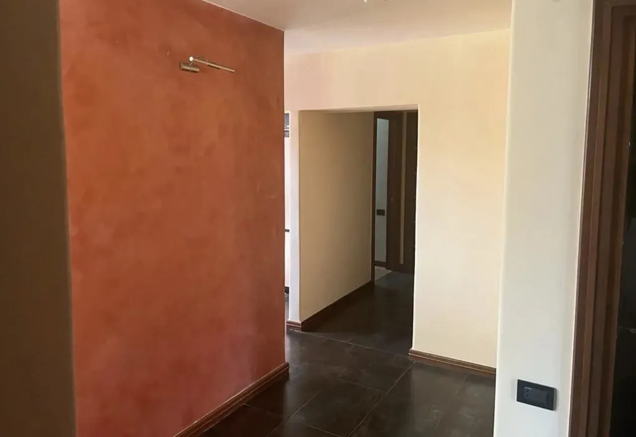 3 սենյականոց բնակարան  Նալբանդյան փող, Կենտրոն Երևան, 158399