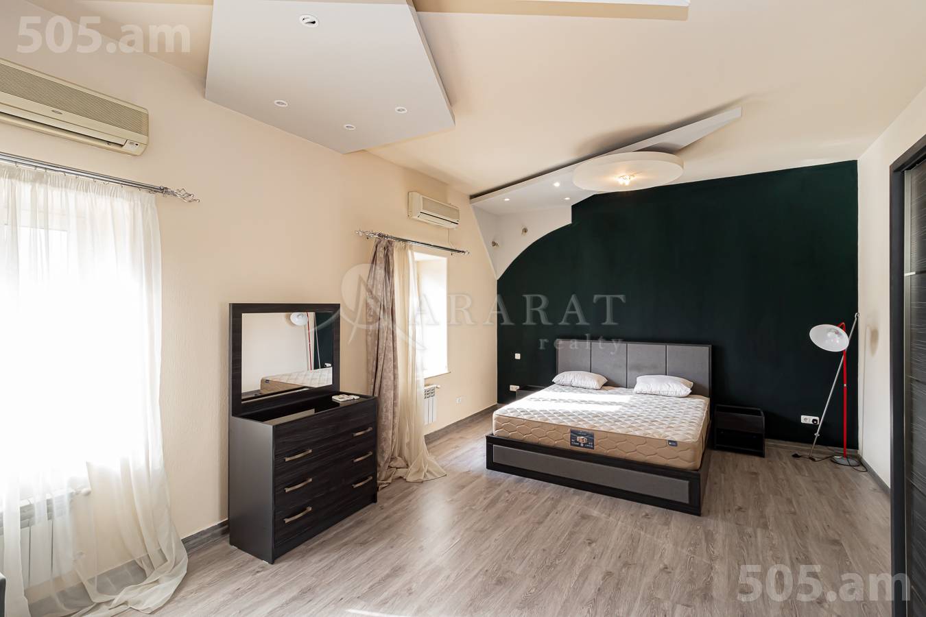 3 սենյականոց բնակարան  Մաշտոցի պող, Կենտրոն Երևան, 147755