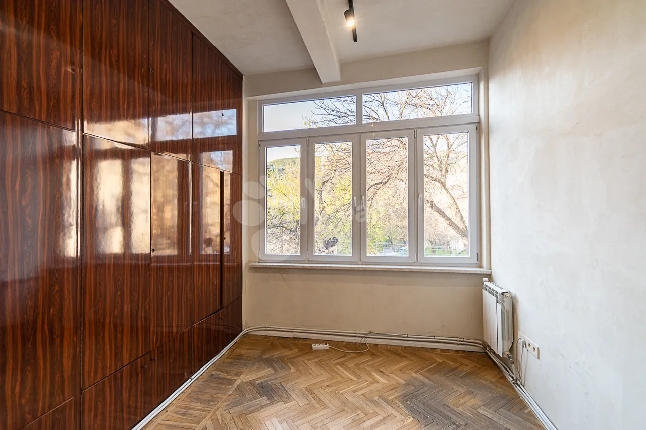 4 bedroom apartment for rent Mashtots Ave, Center Yerevan, 160196