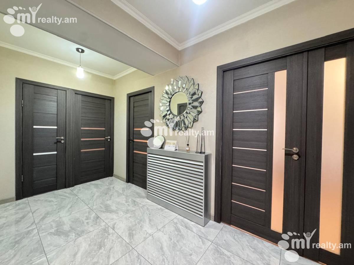 4 bedroom apartment for sale Charents St, Center Yerevan, 160427