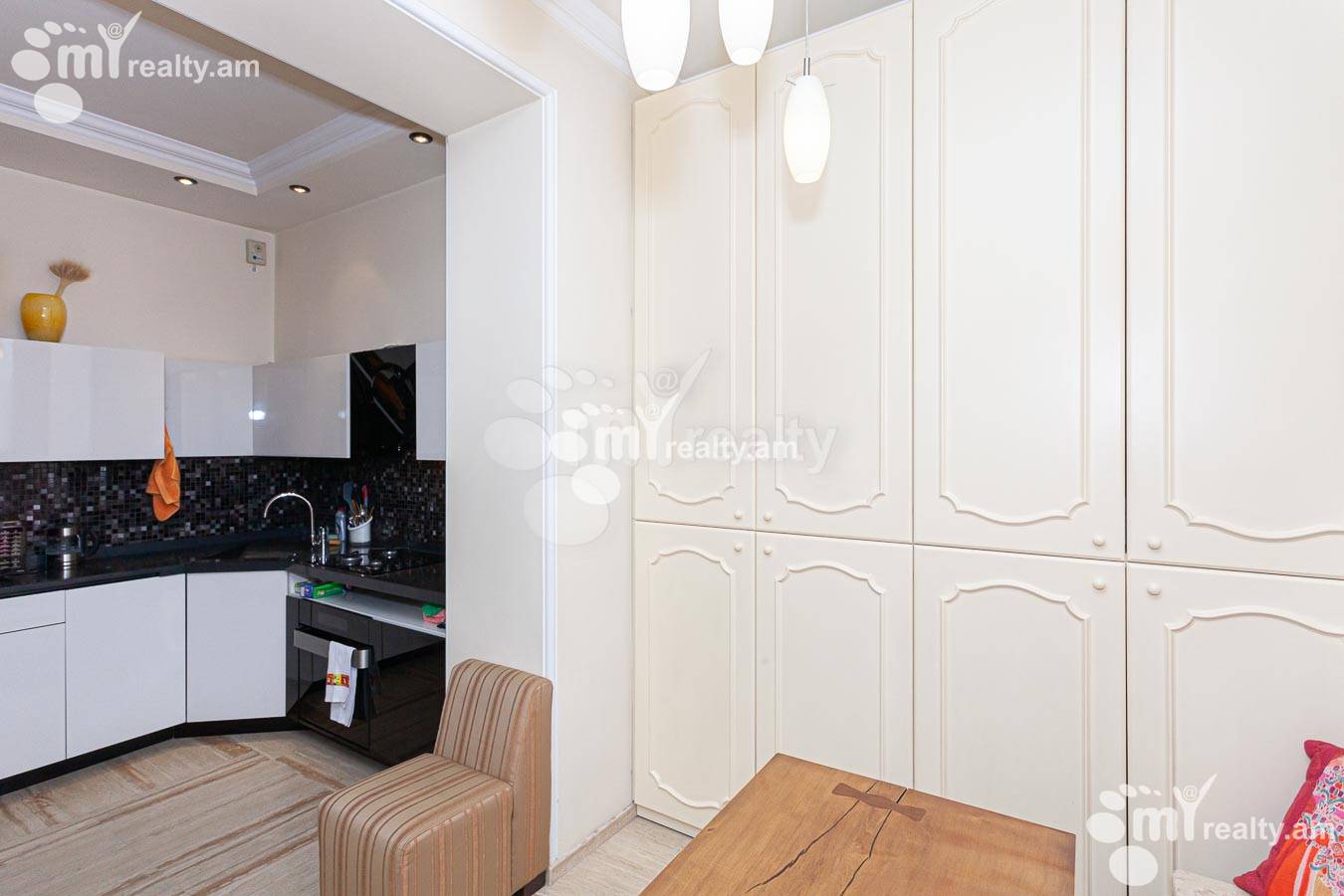 Купить 3 комнатную квартиру Таманян ул, Центр Ереван, 155019