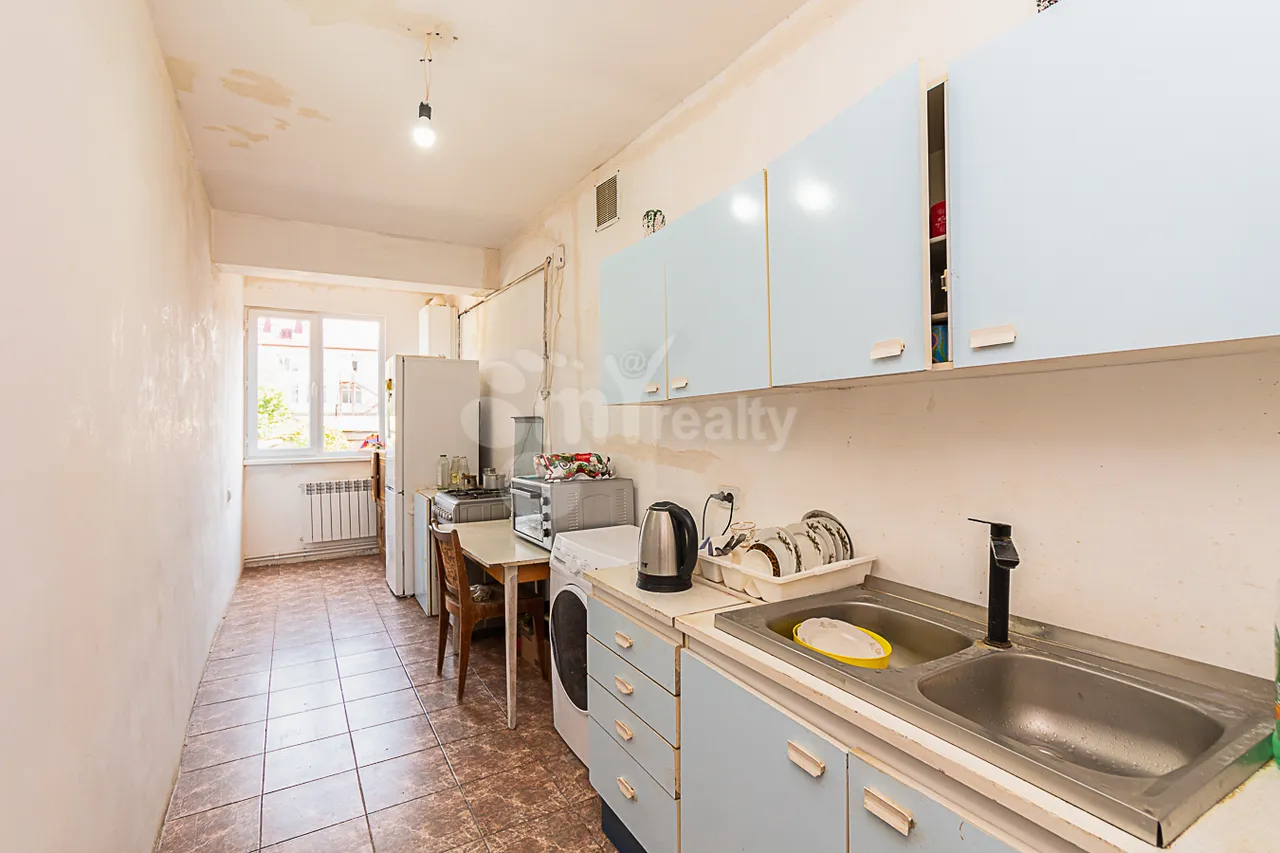 3 bedroom apartment for sale خیابان باشینجاخیان, آچاپنیاک ایروان, 161370