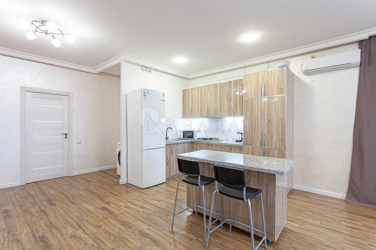 3 bedroom apartment for rent Teryan St, Center Yerevan, 158702