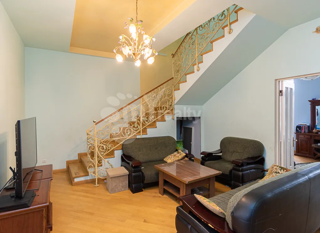 5 bedroom apartment for sale Zakyan St, Center Yerevan, 160371