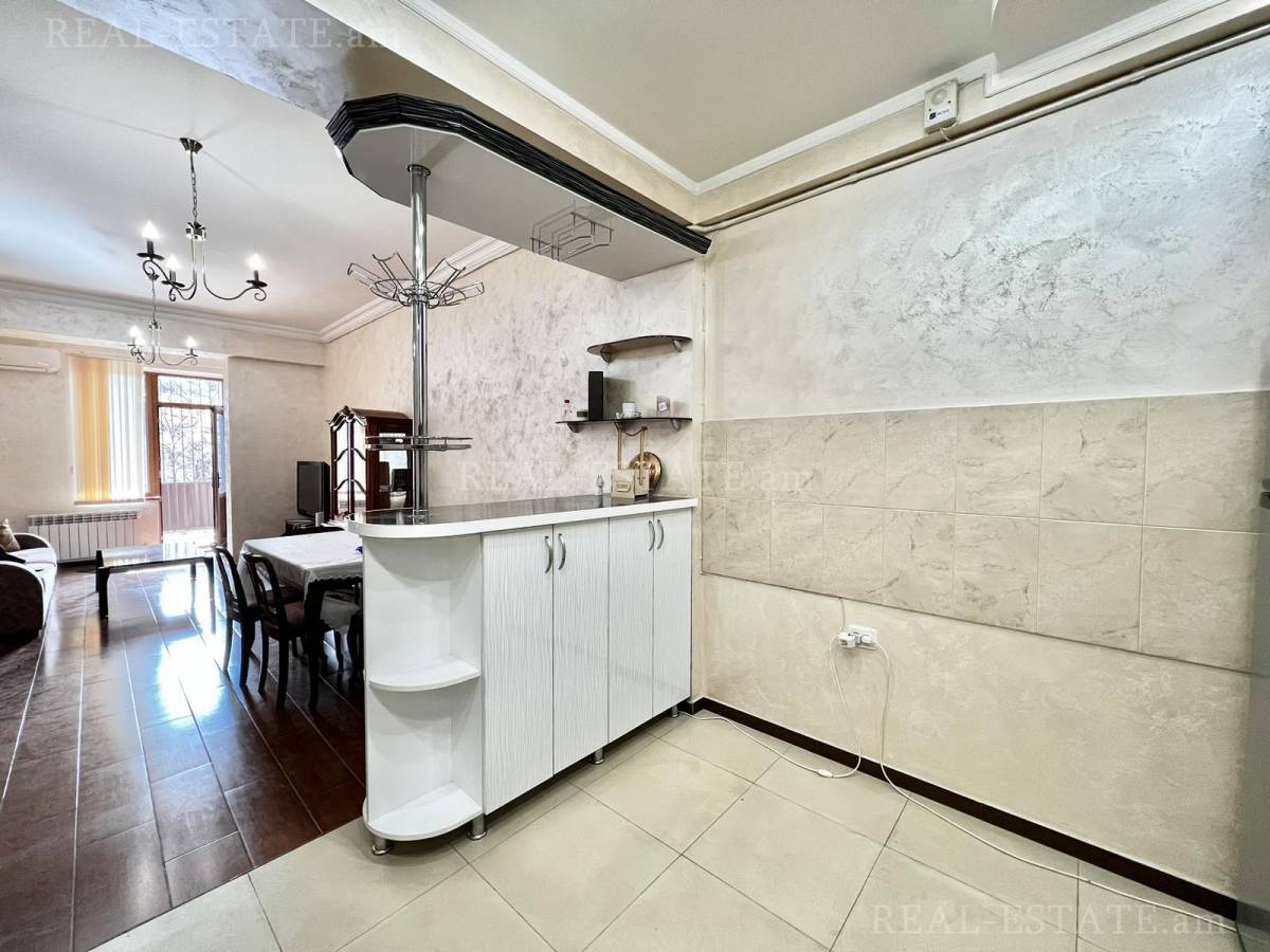 Купить 3 комнатную квартиру Лер. Камсар ул, Центр Ереван, 129972