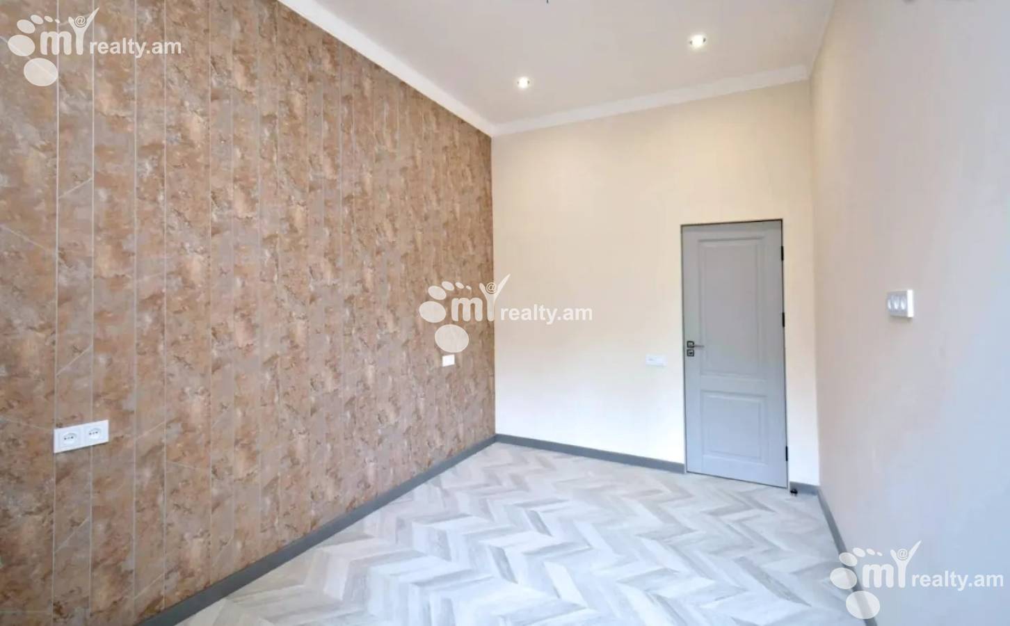 3 սենյականոց բնակարան  Պարոնյան փող, Կենտրոն Երևան, 160187