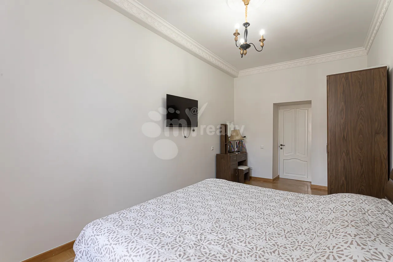 Купить 3 комнатную квартиру Маштоца пр, Центр Ереван, 159723