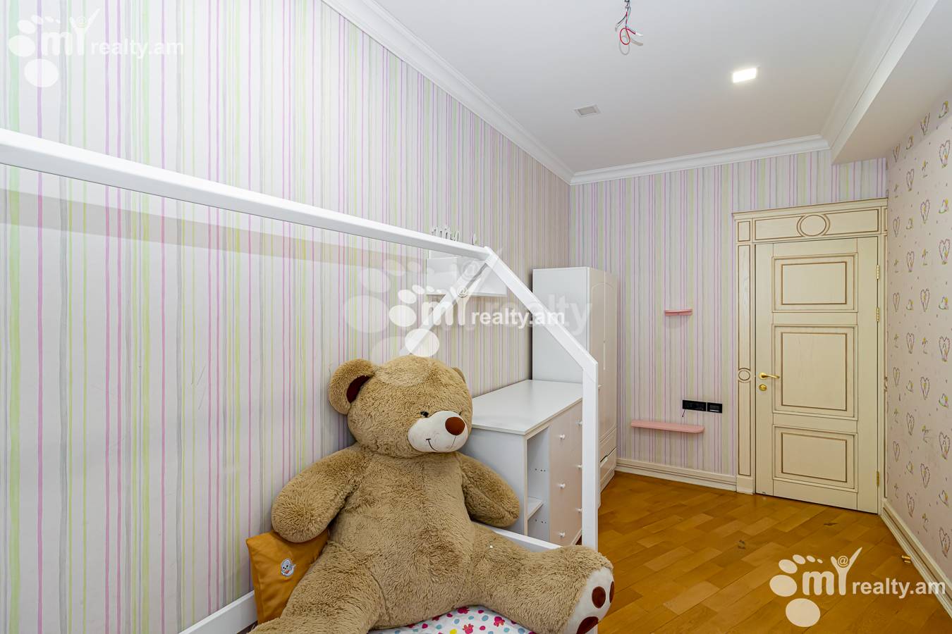 3 bedroom apartment for sale Tsitsernakaberd Highway, Center Yerevan, 151648