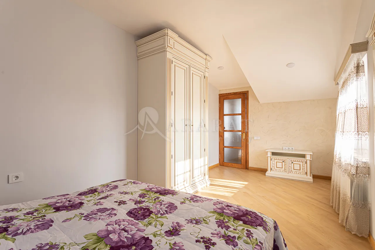 5 bedroom apartment for rent Spendiaryan St, Center Yerevan, 158572