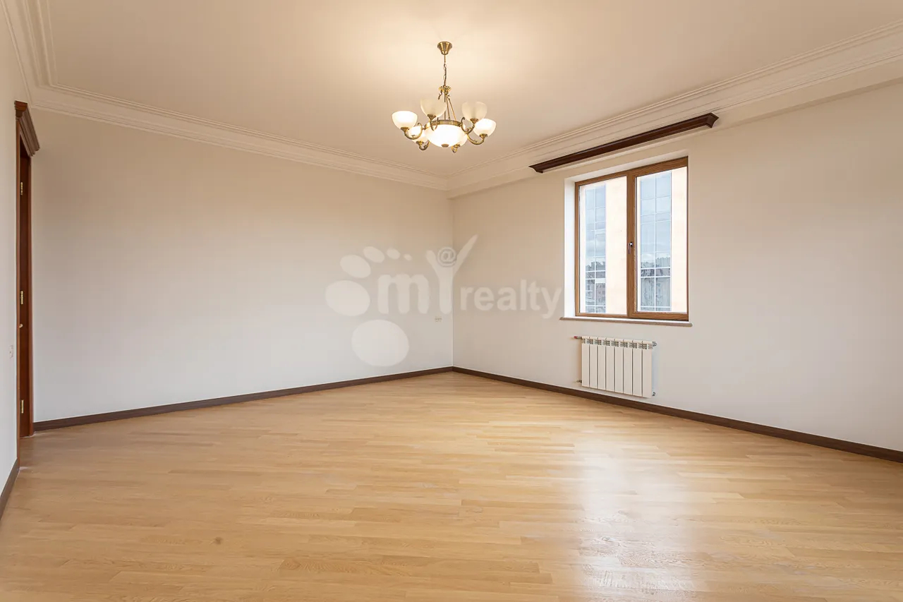 4 bedroom apartment for sale Vardanants St, Center Yerevan, 157558