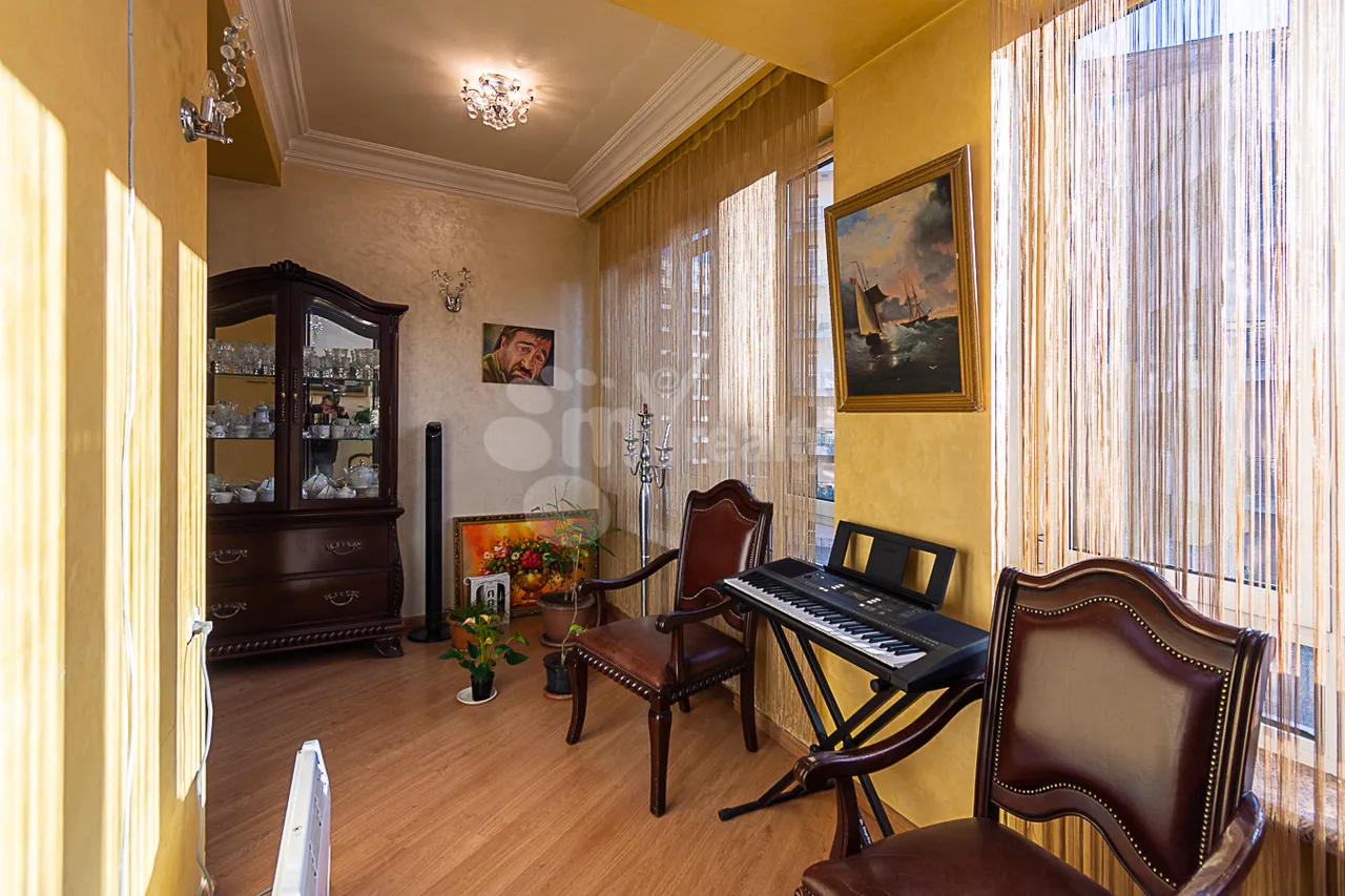 4 bedroom apartment for sale خیابان هین اِرِوانتسی, مرکز شهر ایروان, 159857