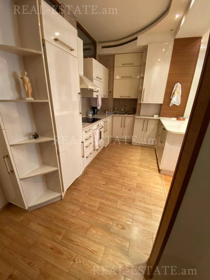 4 bedroom apartment for sale Aram St, Center Yerevan, 126984